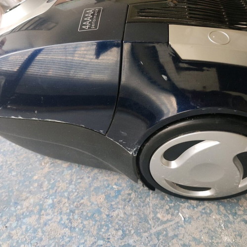 Rohnson 4AAAA 700 watt vacuum cleaner used with fabric bag