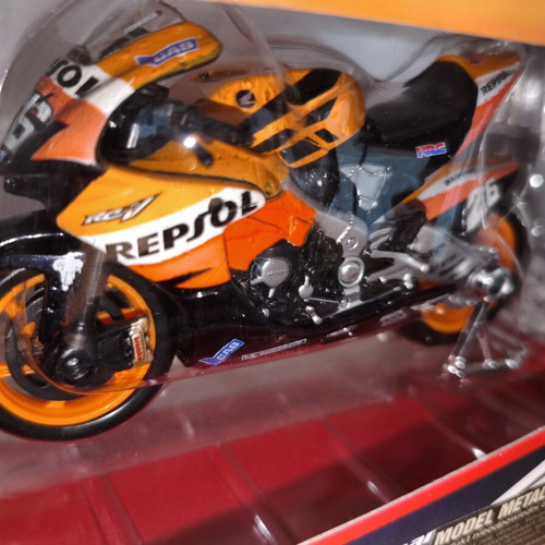 Honda RC212V Moto GP 2007 Miniature Die-Cast Model New