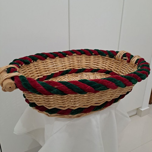 Woven basket new in excellent condition