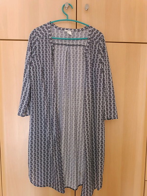 H&M shirt with 3/4 sleeves used, lightweight fabric