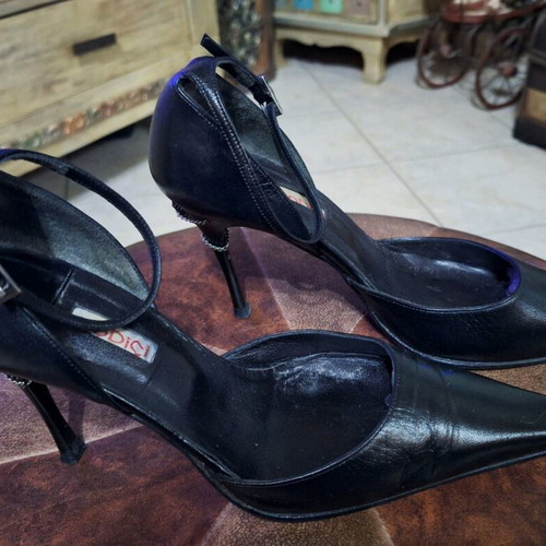Dodici pumps used, genuine leather, size 36, black with buckle and chains