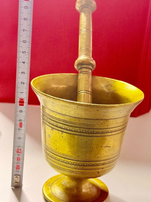 Μπρούτζινο γουδί με γουδοχέρι σαν καινούργιο, διακοσμητικό