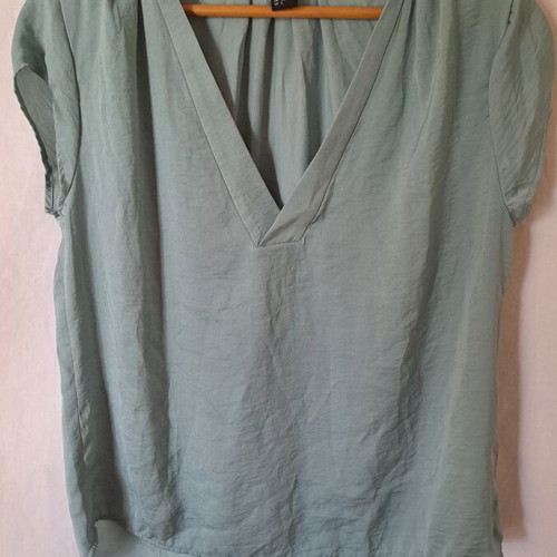 H&M short-sleeve blouse, green turquoise