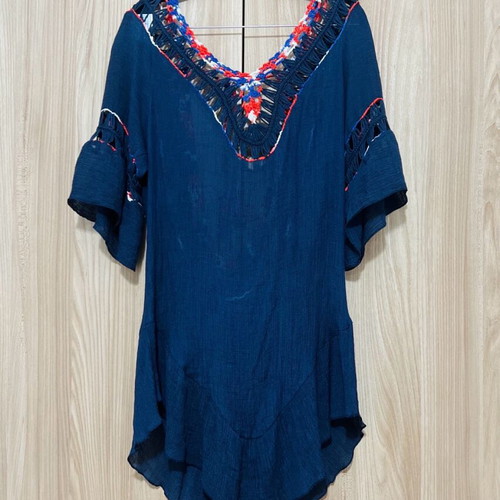 Short beach caftan like new, blue, one size with knitted embroidery