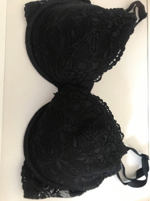 Gaia 75D bra new with beautiful lace and additional padding