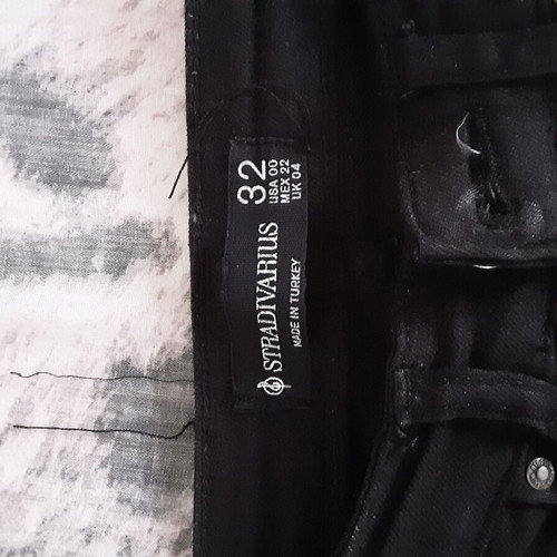 Τζιν καμπάνα μαύρο Stradivarius καινούργιο, μέγεθος XXS