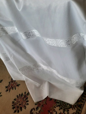 White curtain like new 1.35x2.45 with pleats