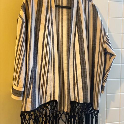 Zara kimono like new, striped ecru and black, V neckline, wide sleeve