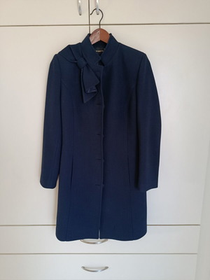 Coat dark blue with mao collar and bow, like new, size M