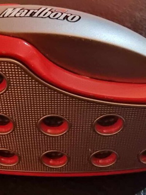 Marlboro lighter new with unique windproof design