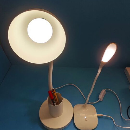 Table lamp set like new, white with flexible necks and pen holder