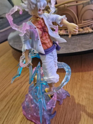Monkey D. Luffy figure like new