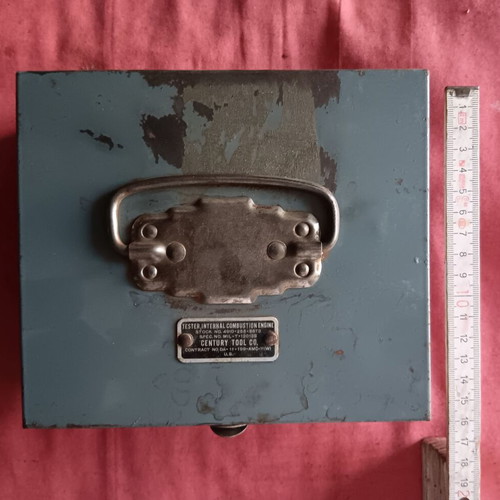 Collectible metal military box used, 15×16 cm with safety latch