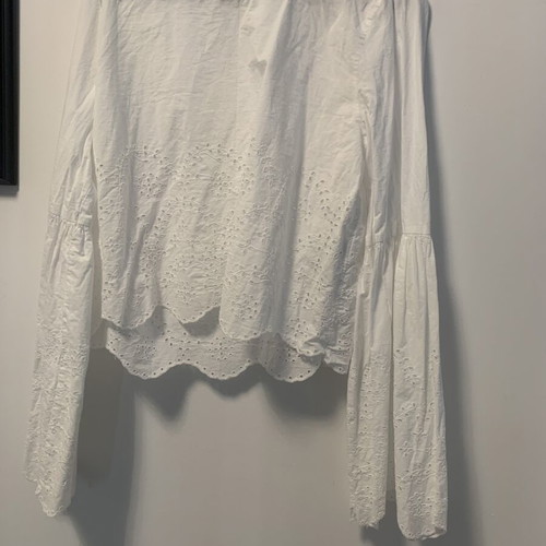 Cropped blouse Zara size L with broderie anglaise and bell sleeves like new