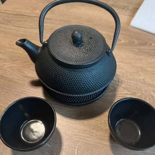 Tea pot set cast iron, like new