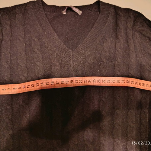 Black V-neck sweater like new, size S/36/8