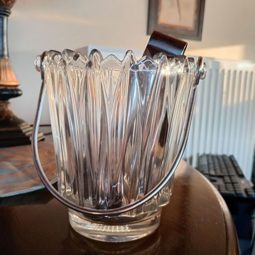 Ice bucket with tongs like new