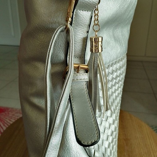 Shoulder bag silver matte like new with zipper pocket