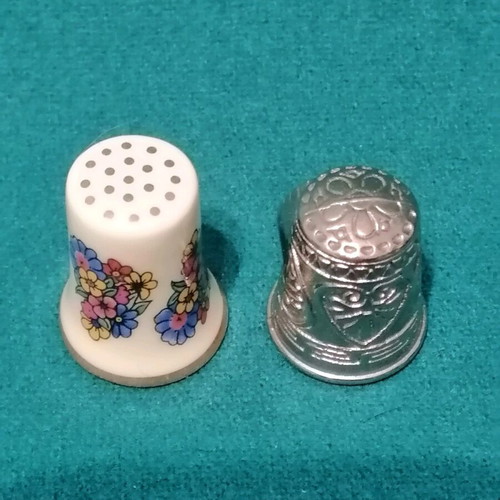 Collectible thimbles like new, set of 2 pieces