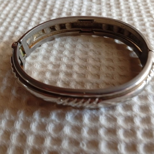 Women's hinged bangle bracelet, silver tone, decorative engravings