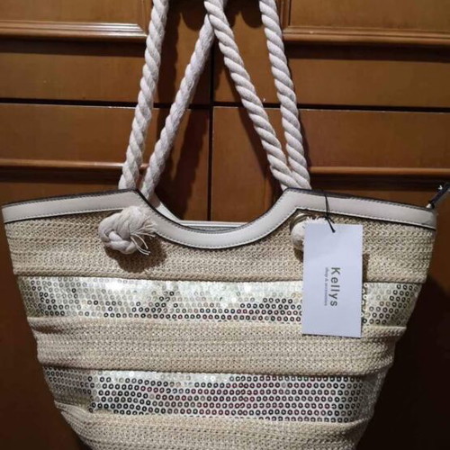 Bag new for every summer destination with tag