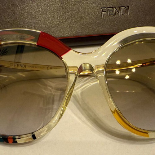 Fendi sunglasses like new, multicolor