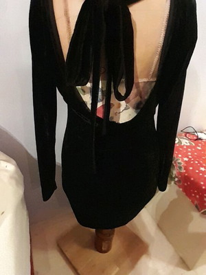 Velvet Terranova dress Large black with open back like new
