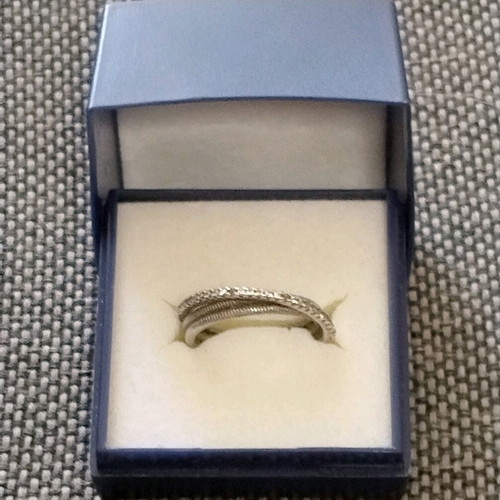 925 ring like new, silver with white zirconia