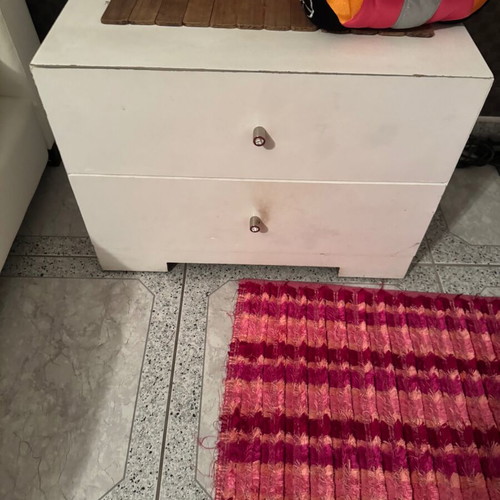 Έπιπλα μεταχειρισμένα, τραπεζαρία με 6 καρέκλες, 2 κομοδίνα και 2 βιβλιοθήκες