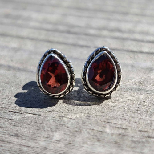 Silver Earrings with Garnet New