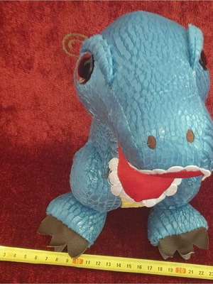 Plush Dinosaur like new