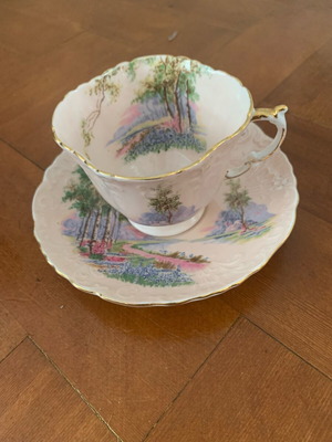 Aynsley antique cup and saucer from 1940s, like new, salmon tone