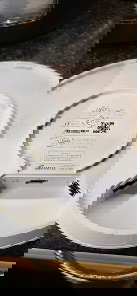 Ubiquiti UniFi UAP-AC-PRO με PoE τροφοδοτικό (GP-A240-050G)