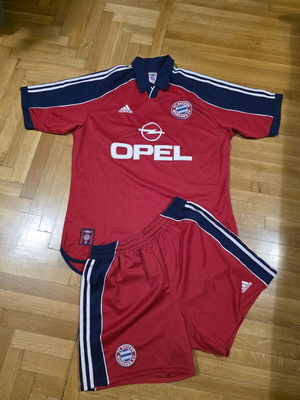 Bayern Munich Adidas set sport size Large in like new condition