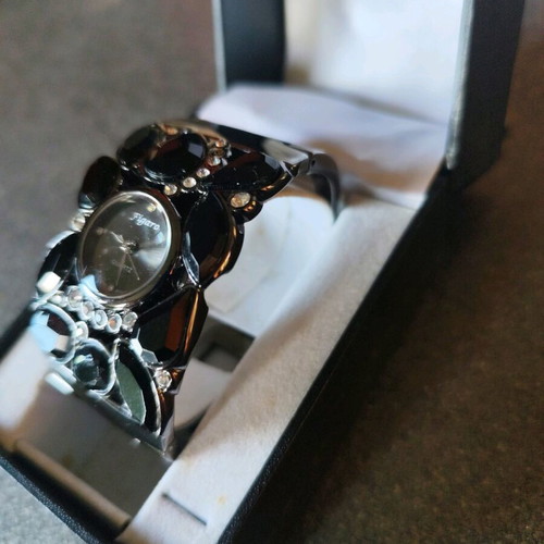 Figaro black watch like new, women's