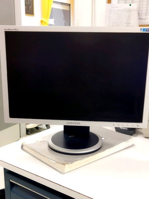 Samsung SyncMaster 205BW 20" widescreen monitor used