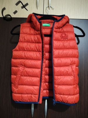 Benetton boys' sleeveless jacket, red, size 6-7 years