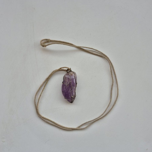 Amethyst pendant with wire design
