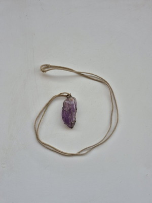 Amethyst pendant with wire design