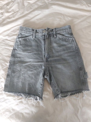 Zara women's jean bermuda size 32 with frayed edges like new