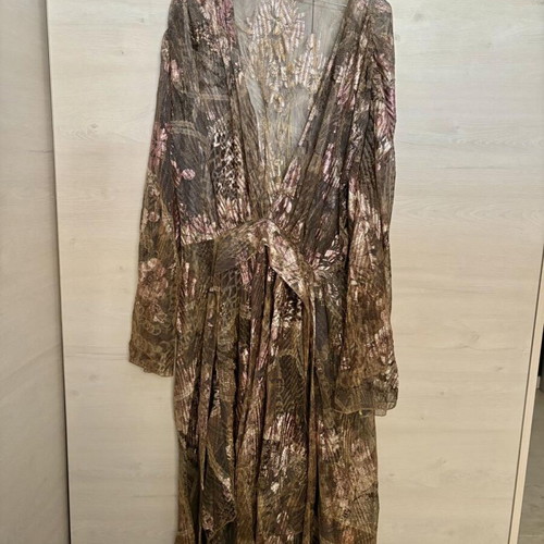 Nido fw25 shiny kimono with sewn belt and neckline like new