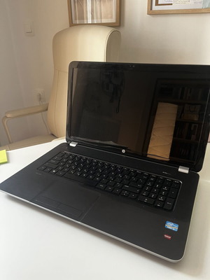 HP Pavilion 17 Notebook Core i3 σαν καινούργιο, 8GB RAM, 447GB αποθηκευτικός χώρος