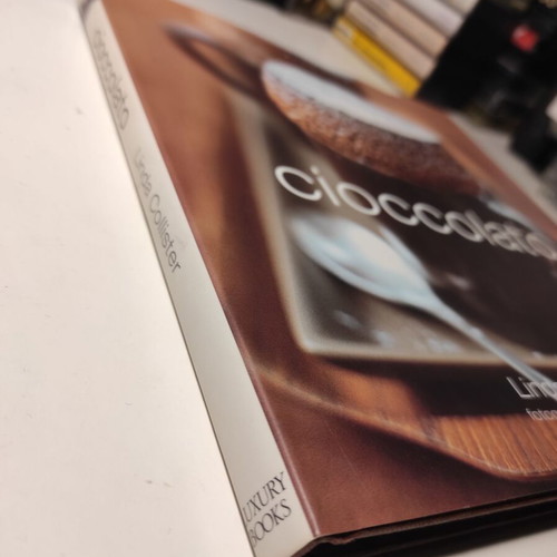 Cioccolato hardcover book like new, Italian