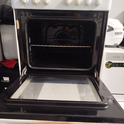 Indesit 60 x 60 Ceramic Cooker