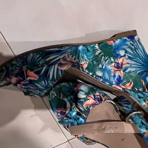 Floral sandals used, size 38.5, blue multicolor