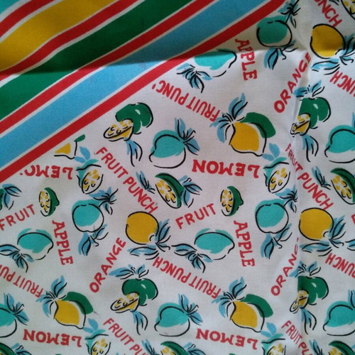 Small tablecloths with fruit like new, set of 2 pieces