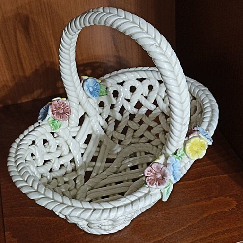 Ceramic decorative basket Capodimonte style like new