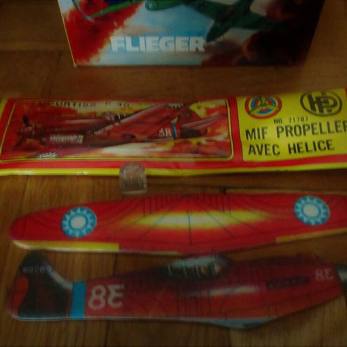 Lot of 20 wooden airplane models with case 80s new