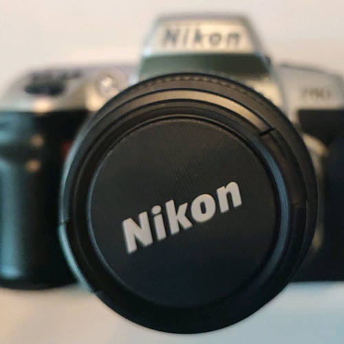 Nikon F60 camera set like new with 2 lenses and 2 flashes