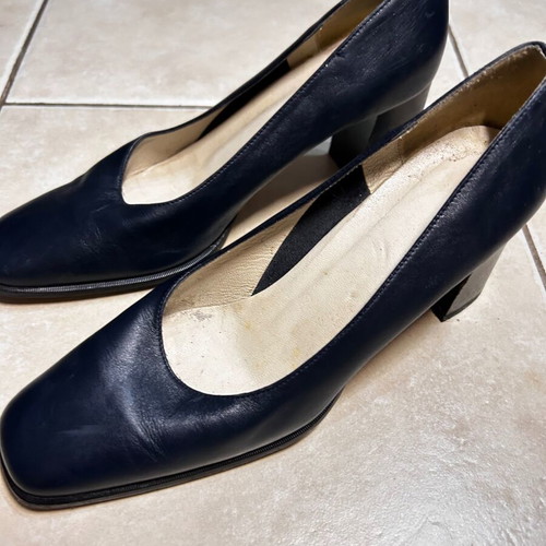 Women's leather pumps dark blue like new